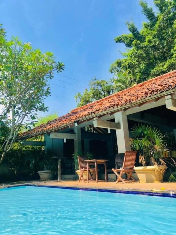 Hotel Sunflower Kataragama Esterno foto