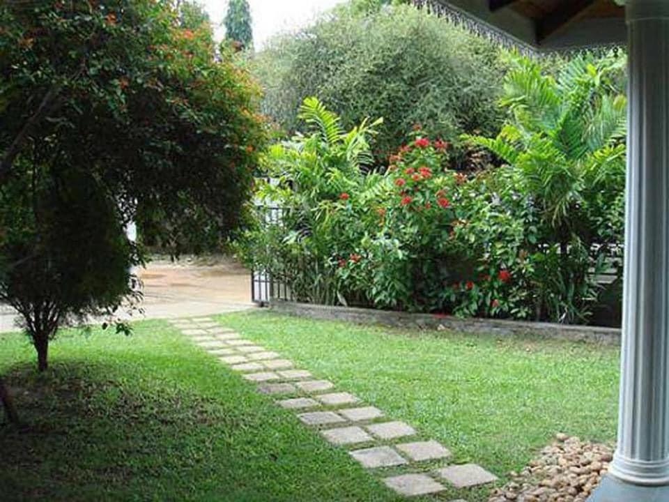 Hotel Sunflower Kataragama Esterno foto