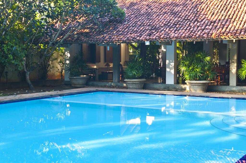 Hotel Sunflower Kataragama Esterno foto