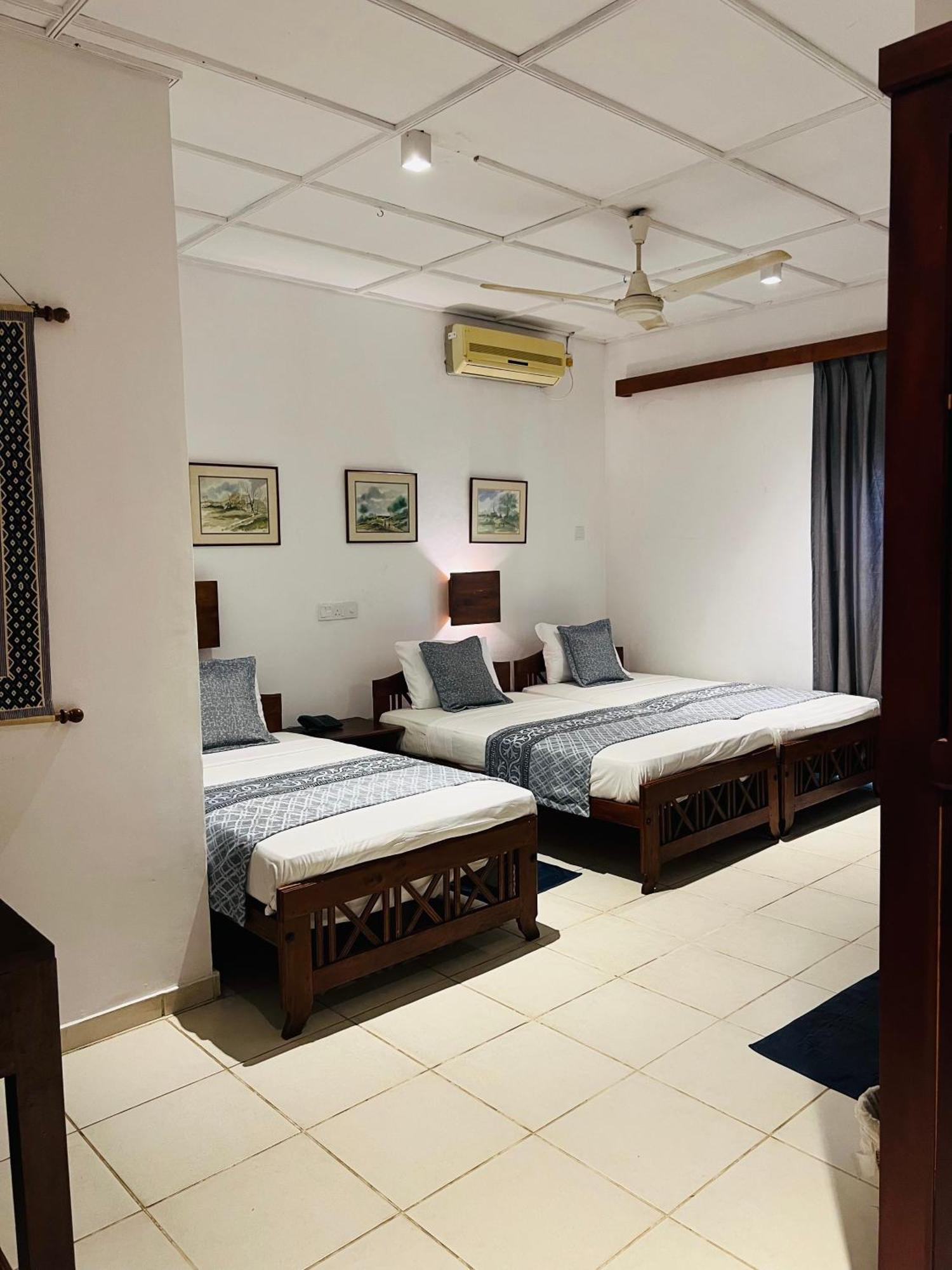 Hotel Sunflower Kataragama Esterno foto