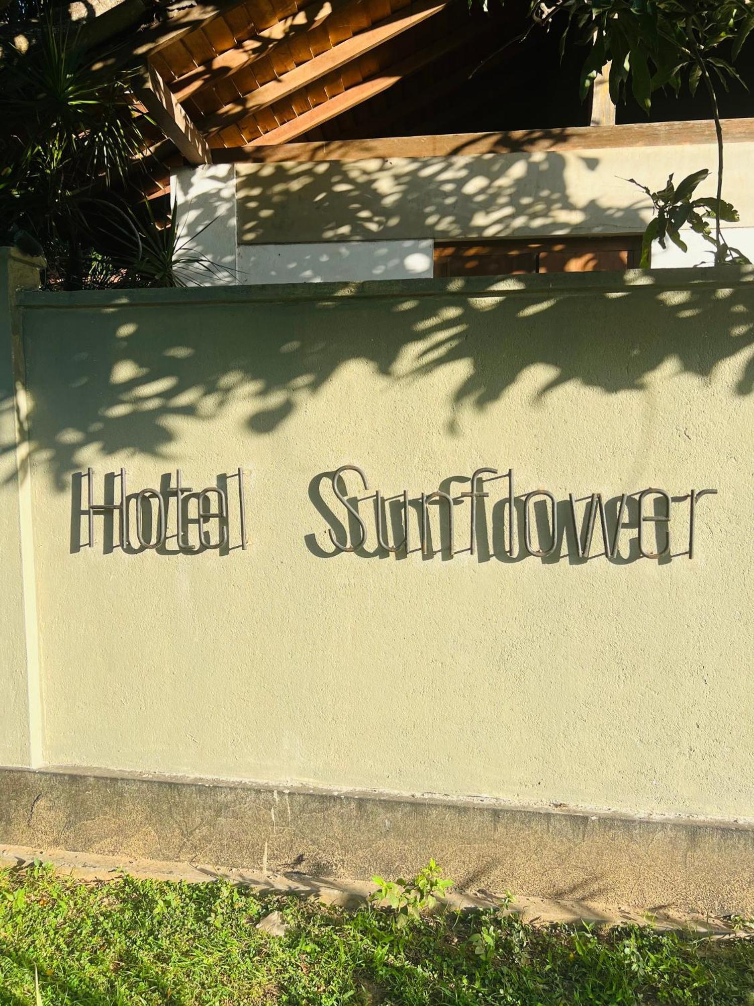 Hotel Sunflower Kataragama Esterno foto
