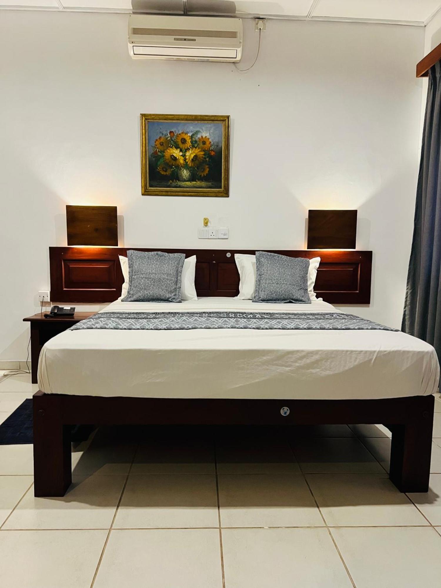 Hotel Sunflower Kataragama Esterno foto