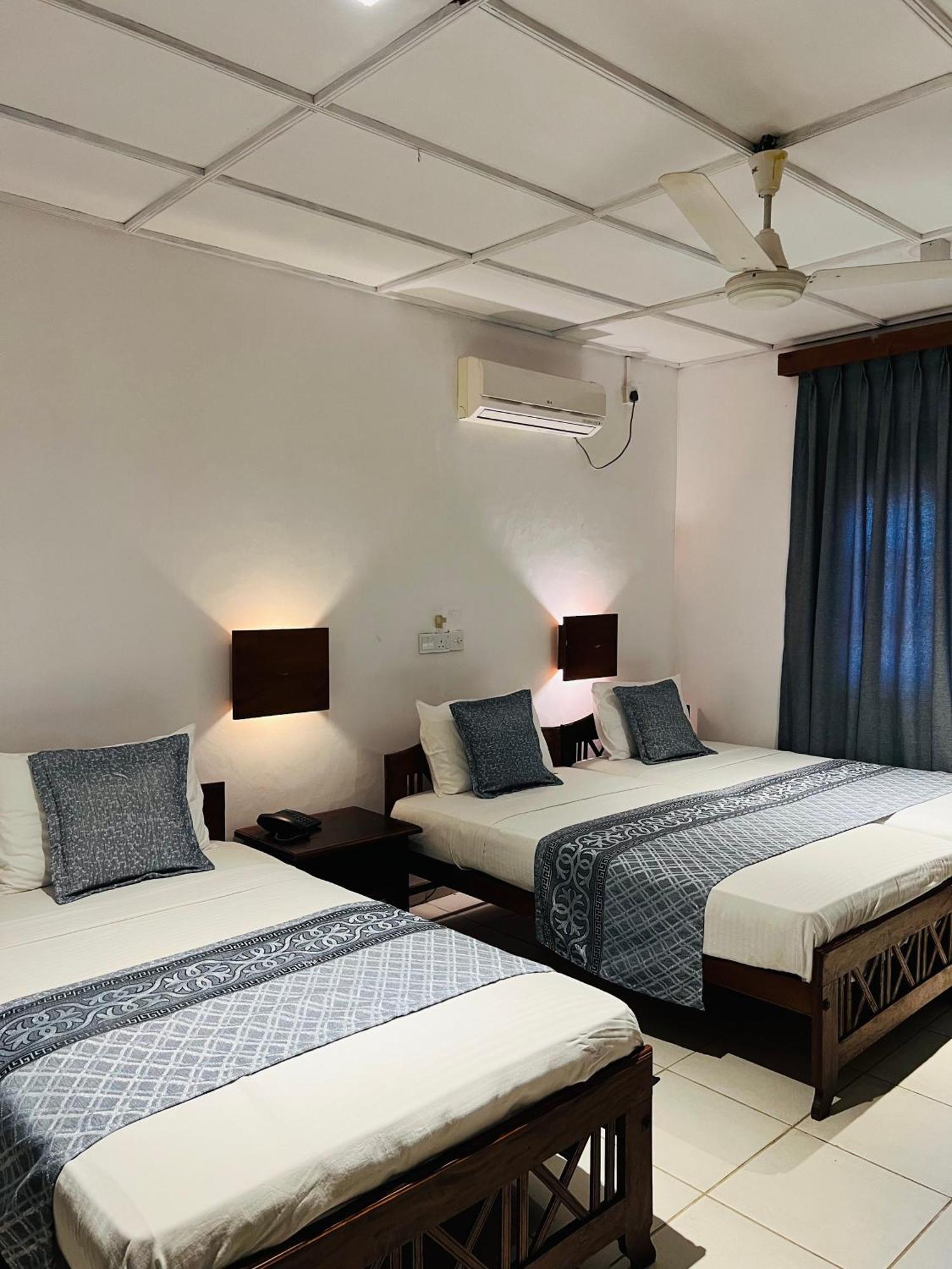 Hotel Sunflower Kataragama Esterno foto