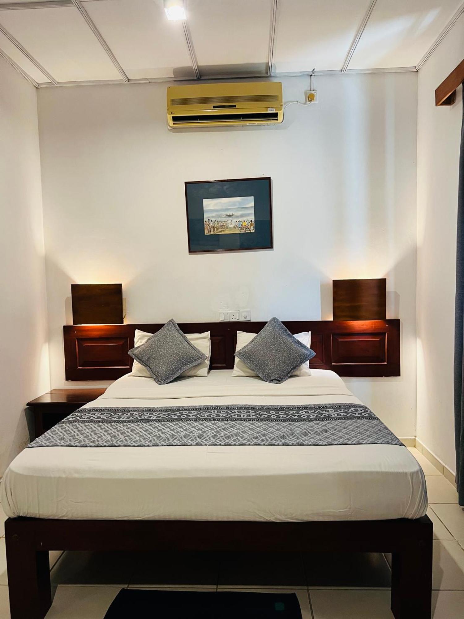 Hotel Sunflower Kataragama Esterno foto