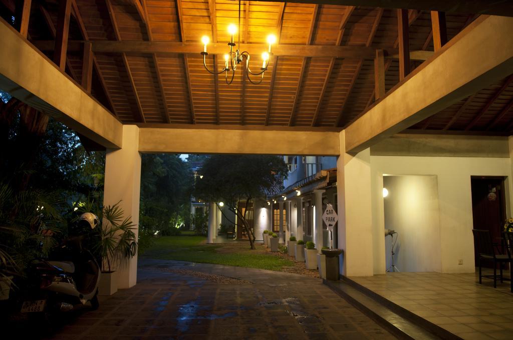 Hotel Sunflower Kataragama Esterno foto