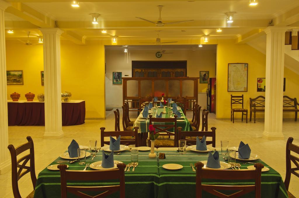 Hotel Sunflower Kataragama Esterno foto