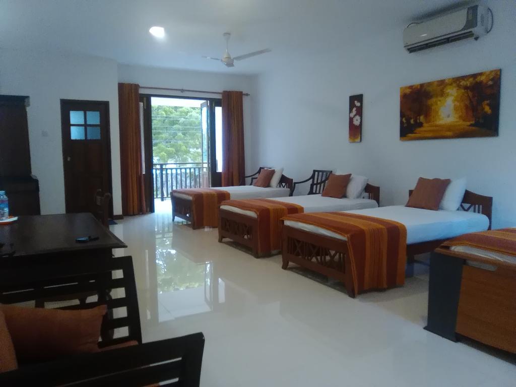 Hotel Sunflower Kataragama Esterno foto