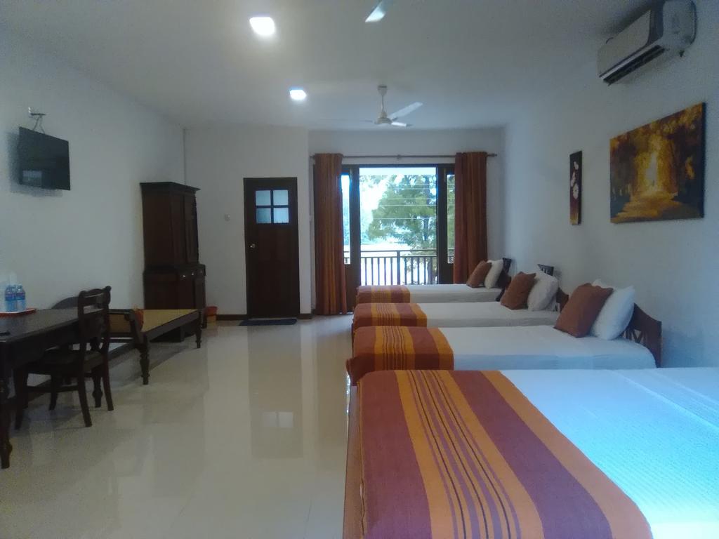 Hotel Sunflower Kataragama Esterno foto