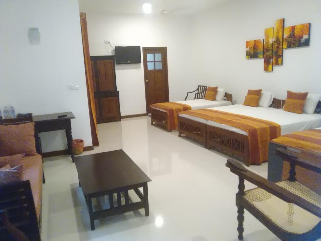 Hotel Sunflower Kataragama Esterno foto