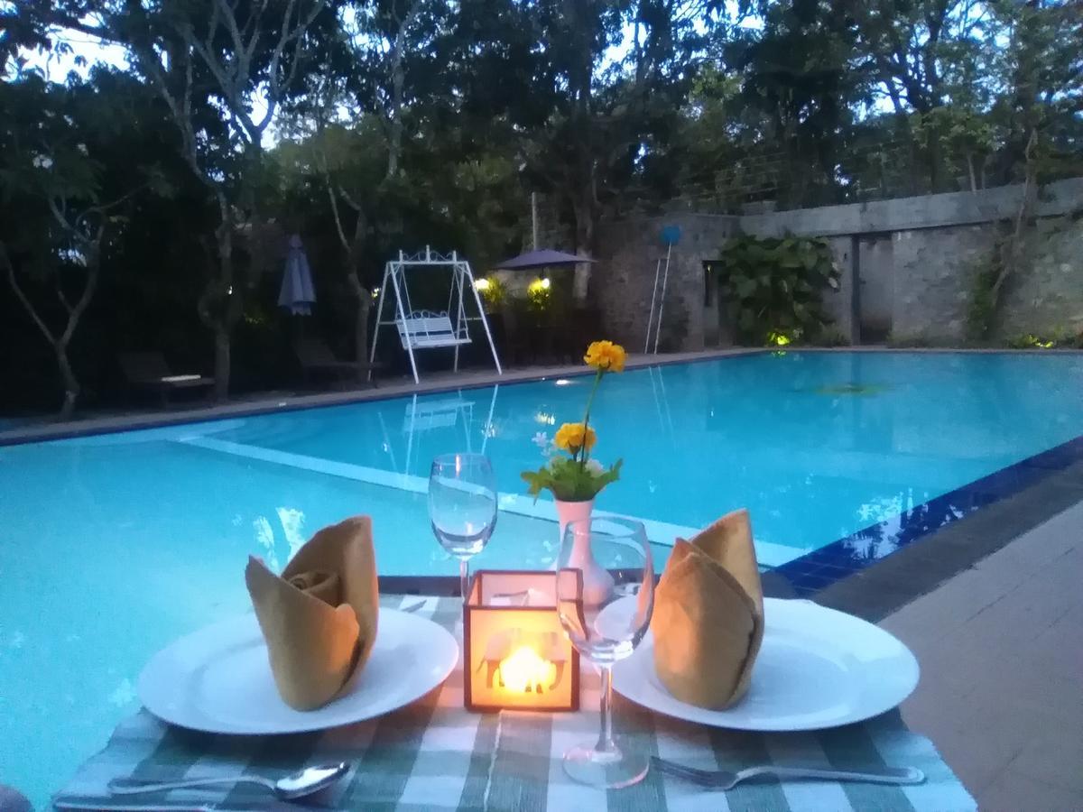 Hotel Sunflower Kataragama Esterno foto