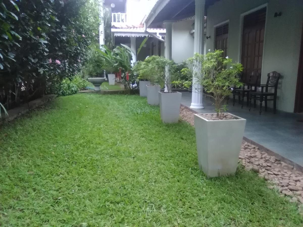 Hotel Sunflower Kataragama Esterno foto