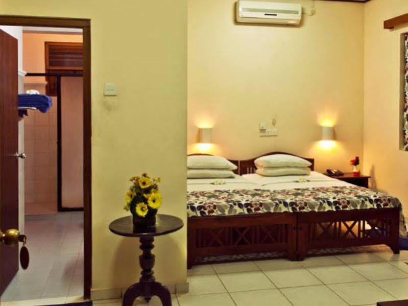 Hotel Sunflower Kataragama Esterno foto