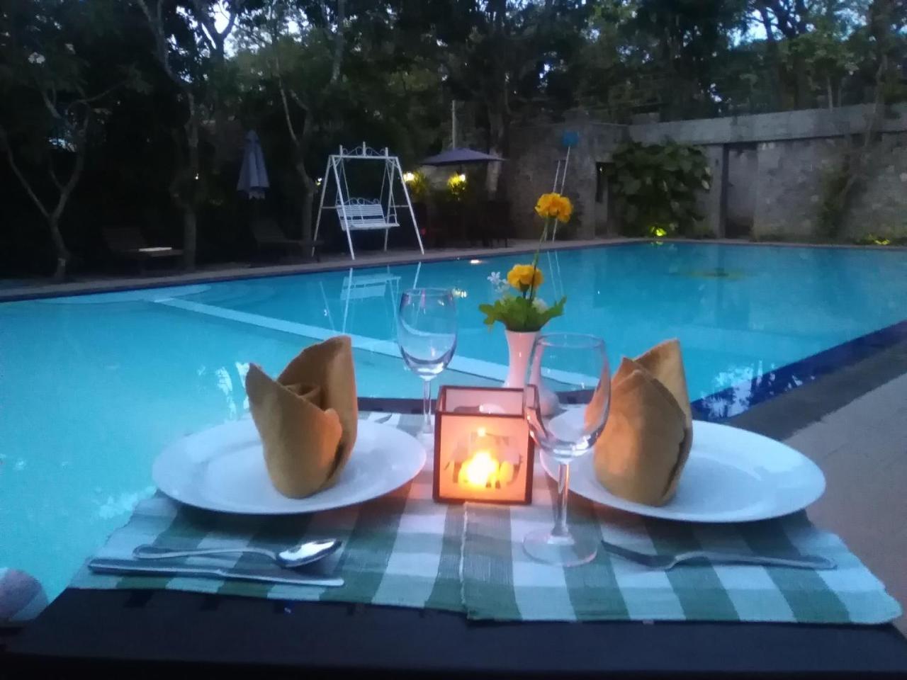 Hotel Sunflower Kataragama Esterno foto