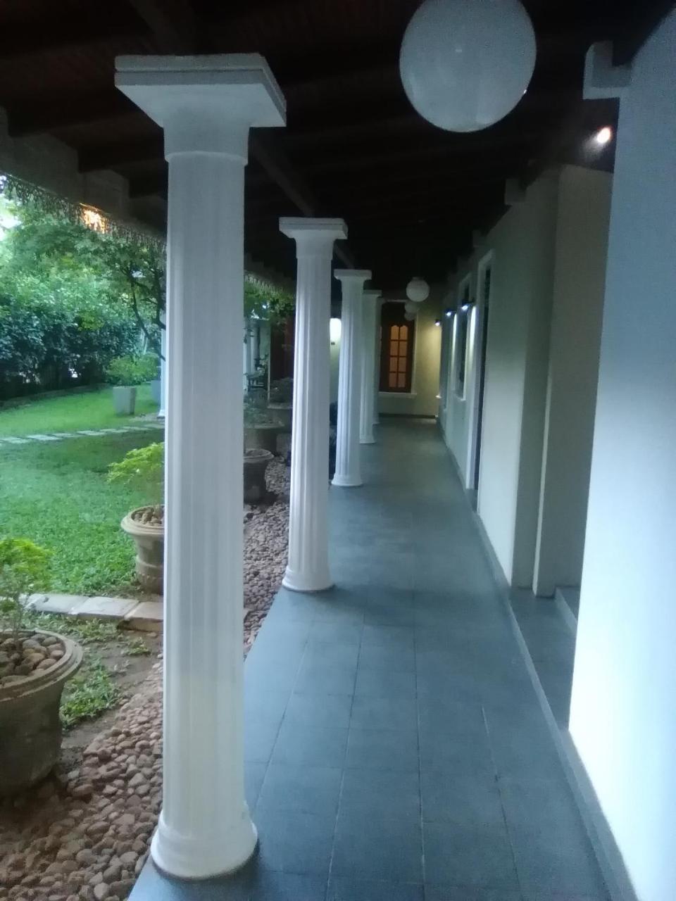 Hotel Sunflower Kataragama Esterno foto