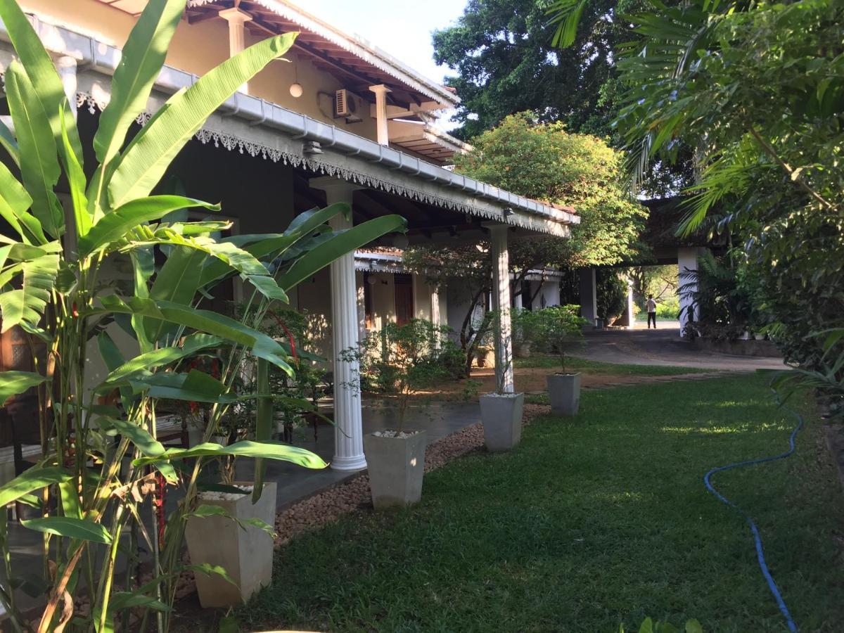 Hotel Sunflower Kataragama Esterno foto