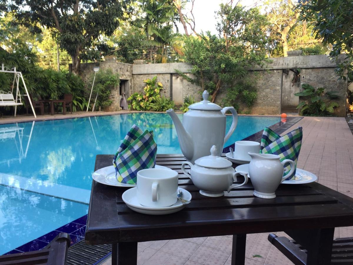 Hotel Sunflower Kataragama Esterno foto
